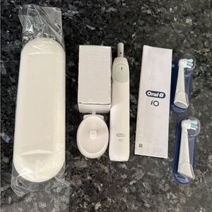 Oral-B iO Series 2 Electric Toothbrush - White ✨NEW✨